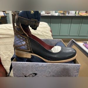 FREEBIRD by Steven Marlon Navy Multi Size 8